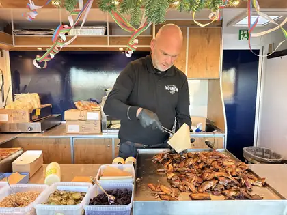 Preben fra Gourmet Vognen steger sprød flæskesteg