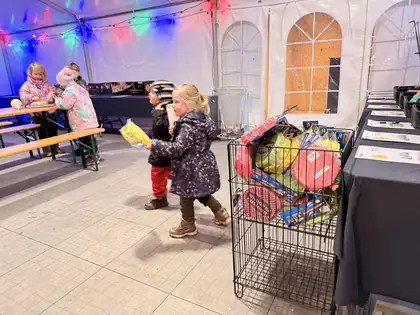 Børn med prutpuder fra kurven